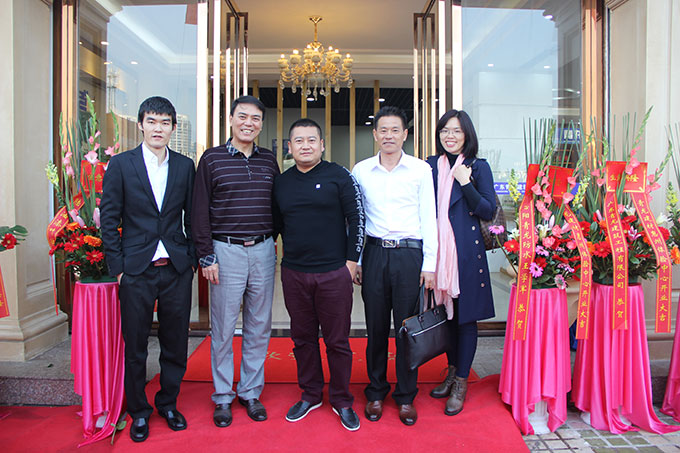 惠州防水體驗店趙總與青龍團(tuán)隊合影 防水材料