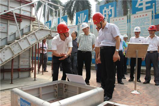 觀摩團觀摩利高廣場相關(guān)項目 外墻防滲漏