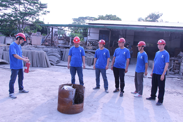 青龍集團(tuán)中山工廠開(kāi)展企業(yè)生產(chǎn)安全事故應(yīng)急救援演練 防水材料