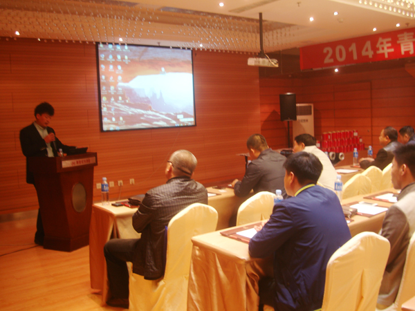 通遼代理商張總在作精彩講解 通遼防水