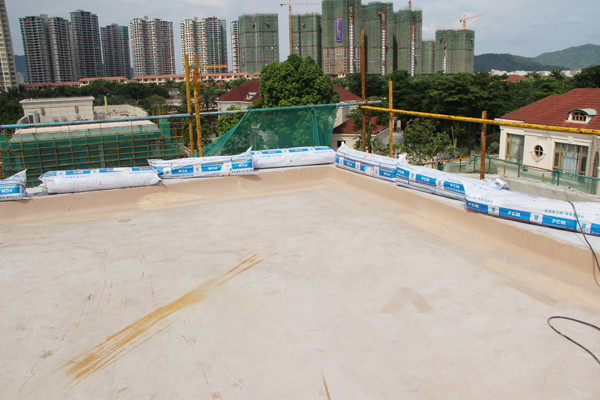 正待施工的青龍PCM反應粘防水卷材 防水材料